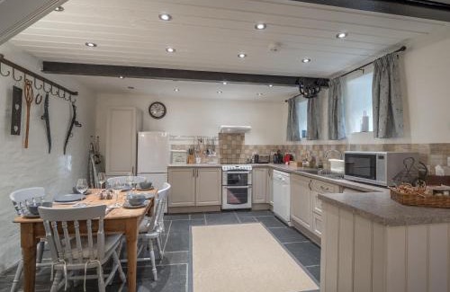 Newcastle Emlyn House | Blaenfforest Granary Newcastle Emlyn