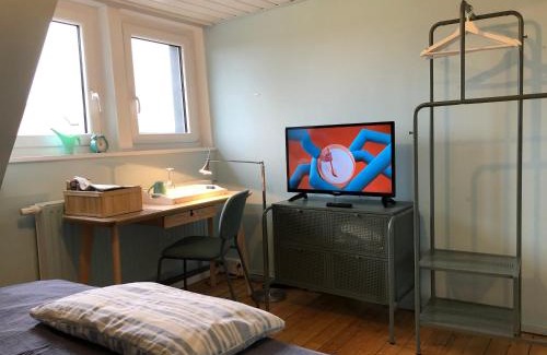 Mainstockheim House | Blaues Zimmer, -keine Wohnung, keine Küche-mit grossem Balkon, Bad ist ein Traum, nur 50 Schritte zum Radweg am Main