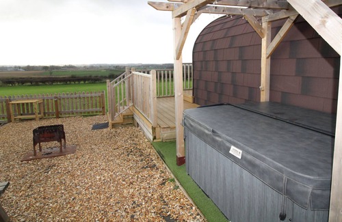 Hayton Cabin | Blencathra Pod, Hayton near Hadrian's Wall with hot tub