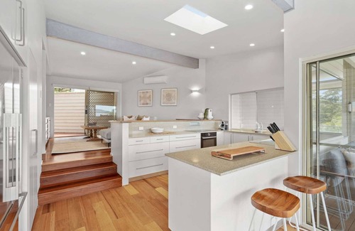 Terrigal House | “Blending Style & Luxury” – Ocean views and close to beach