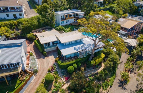 Terrigal House | “Blending Style & Luxury” – Ocean views and close to beach