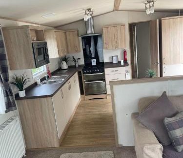 Dogdyke House | Blenheim Hot Tub Lodge