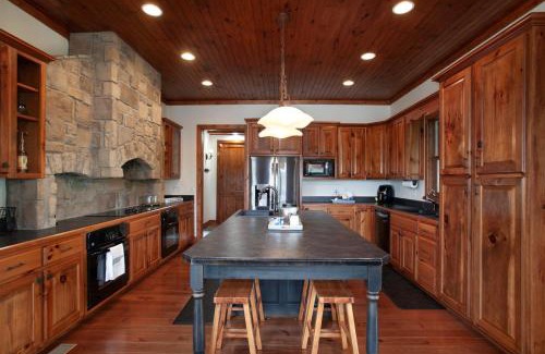 Dandridge House | Blessed Getaway Hot Tub Theater LakeView GAMES