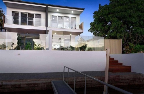 Surfers Paradise Villa | Bliss At Surfers Paradise