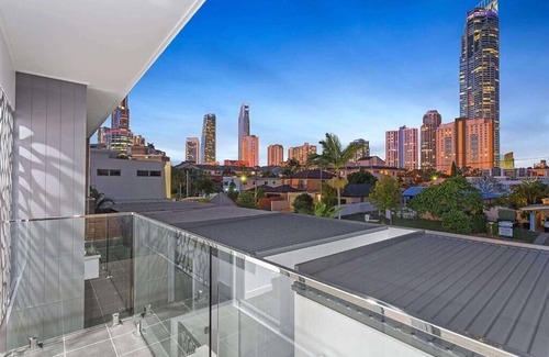 Surfers Paradise Villa | Bliss At Surfers Paradise