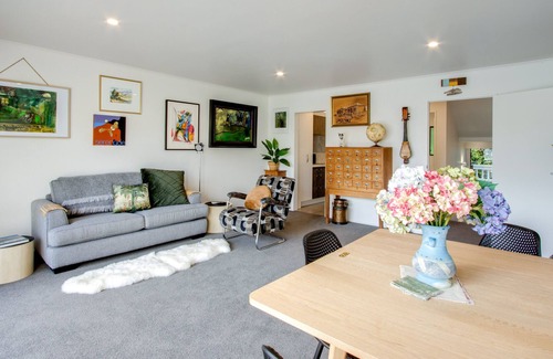 Ahuriri House | BLISS IN THE BAY – NAPIER HOLIDAY TOWNHOUSE, with a garden in Ahuriri