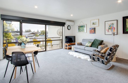 Ahuriri House | BLISS IN THE BAY – NAPIER HOLIDAY TOWNHOUSE, with a garden in Ahuriri