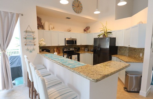 Alice Town House | Bliss On The Bay; Private Bayfront Home