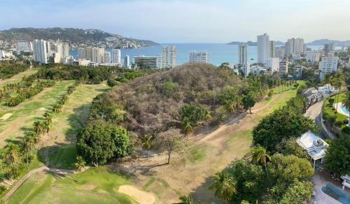 Club Deportivo Apartment | BLISSFUL ACATOWN BEACH PENTHOuSE