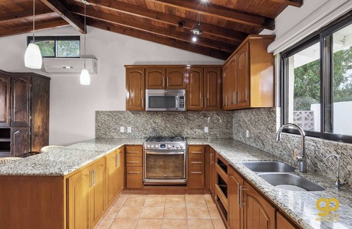 El Centenario House | Blissful Bay Views, Steps to Beach, Private Yard