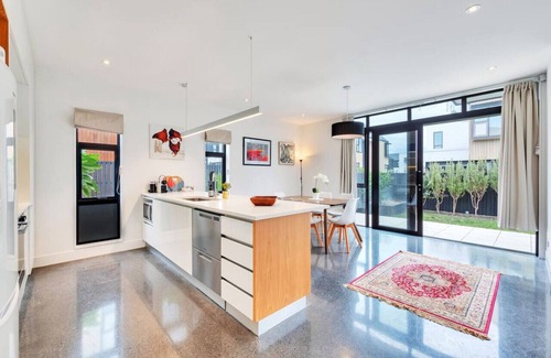 Hobsonville House | Blissful Breeze Townhouse with Parking and Patio