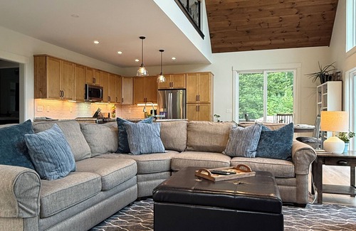 Alton Bay House | Blissful lake park your boat hiking family retreat views hiking Winni Escapes