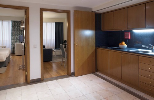 Santo Antonio Hotel | Blissful Lisboa Getaway at Altis Suites – 2 Family-Friendly Units, Pets Allowed!