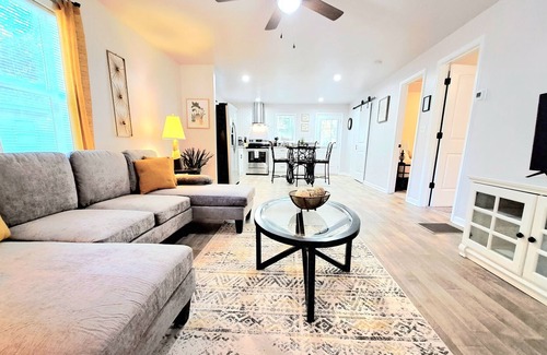 Monroe House | Blissful Little Bungalow!