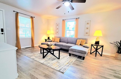 Monroe House | Blissful Little Bungalow!