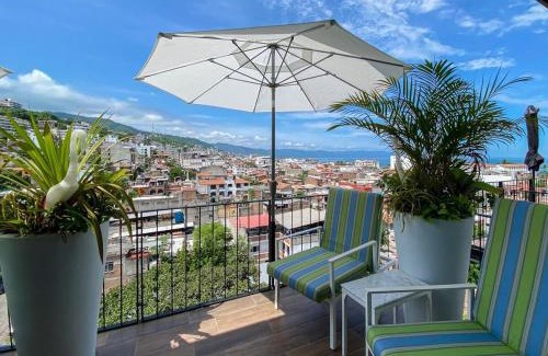 Colonia 5 de Diciembre House | Blissful Ocean-View Penthouse with Rooftop Pool