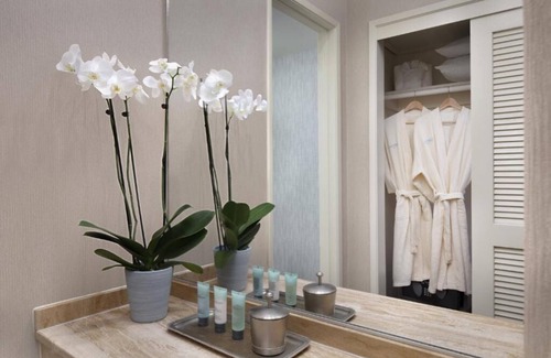 San Diego Hotel | Blissful Retreat Room Perfect for Romantic Getaways – Pacific Ocean Steps Away