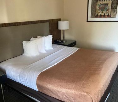 Indianapolis Hotel | BlissPoint Inn Northwest Indianapolis