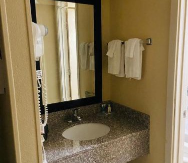 Indianapolis Hotel | BlissPoint Inn Northwest Indianapolis