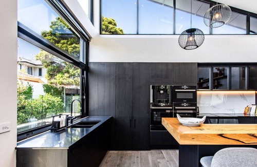 Hampton East House | 'Block' out some time at this Luxury Villa