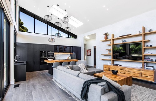 Hampton East House | 'Block' out some time at this Luxury Villa