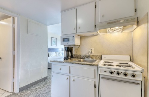 Cherry Grove Beach Apartment | Blockade Runner Motor Inn