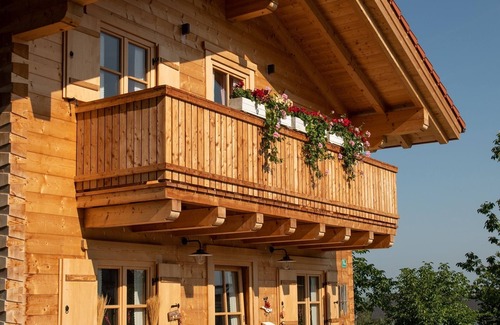 Bad Feilnbach Apartment | Blockhaus Alchemilla, für 2 Personen, 65 qm, 1 sep. Schlafzimmer, Balkon