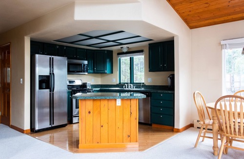 North Star Apartment | Blocks from Downtown at Westchester Lagoon