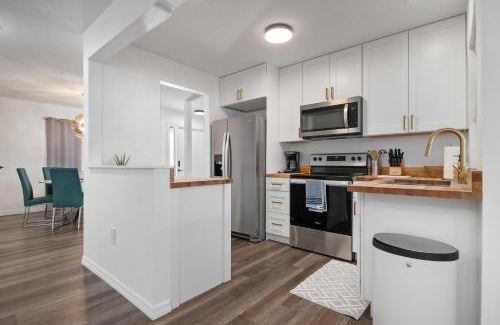 Bradenton House | Bloom Lagoon! Tropical home with heated pool and grill! Pet Friendly!