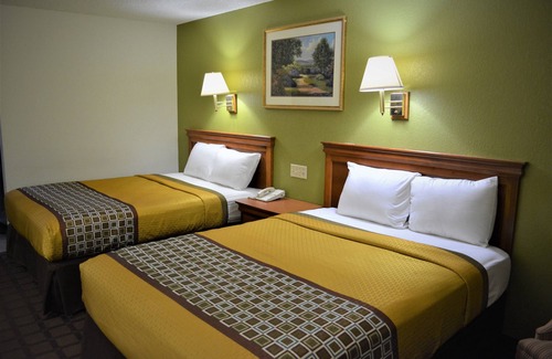Bloomer Hotel | Bloomer Inn & Suites