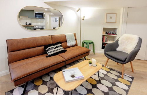 Dovercourt Park House | Bloordale Basement, Cozy and Clean