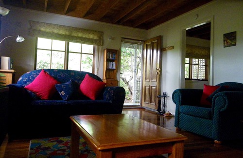 Blackheath Cottage | Blossom Cottage Blackheath couples family friendly gas log fire bush walks cafes
