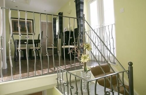 Tideswell Bed & Breakfast | Blossom House Bed & Breakfast