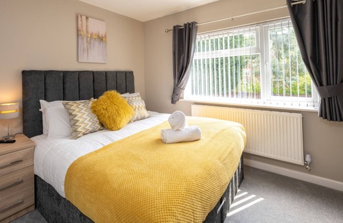 Barnt Green House | ★Blossom House- Deluxe 5-Bed in Solihull near NEC, JLR Resorts World & Airport