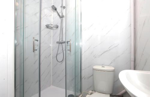 Peterborough Apartment | Blossom House En-suite Whole