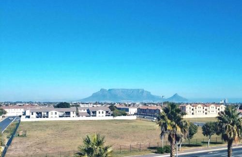 Bloubergstrand Apartment | Blouberg Luxury Oasis With Pool & Scenic Mountain Views