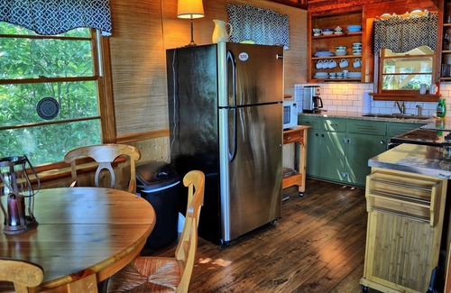 Apple Ridge Ski Chalet | Blowing Rock Skies Open for Bookings! Views, AC