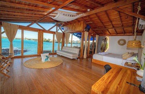 Bahia de la Academia Hotel | Blu Galapagos Sustainable Waterfront Lodge