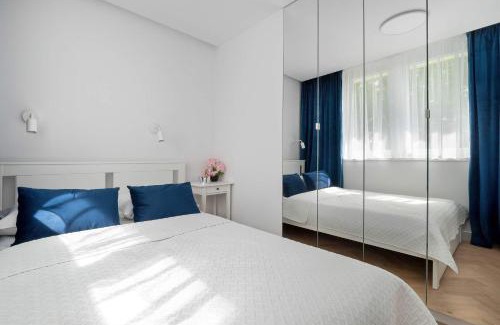 Baluty Apartment | Blue and White Apartment in Łódź with Furnished Balcony by Noclegi Renters