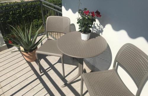 Montioni Apartment | BLUE APARTMENT - a due passi dal lago, parcheggio privato