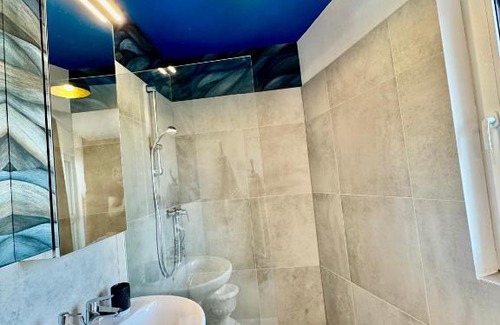 Schwarzlackenau Apartment | Blue Balconie Suite - free parking - WiFi