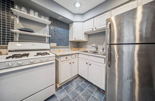 Warrensville Heights House | Blue Bayou 3 bedroom 2 bath in South Cleveland king bed up to 8 guests