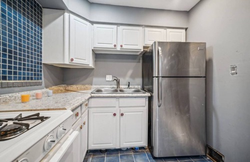 Warrensville Heights House | Blue Bayou 3 bedroom 2 bath in South Cleveland king bed up to 8 guests