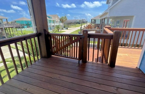 Crystal Beach House | Blue Beacon 2 Bedroom Home by Redawning