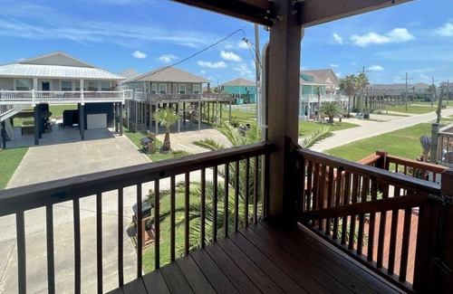 Crystal Beach House | Blue Beacon 2 Bedroom Home by Redawning
