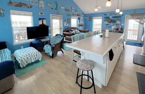 Crystal Beach House | Blue Beacon 2 Bedroom Home by Redawning