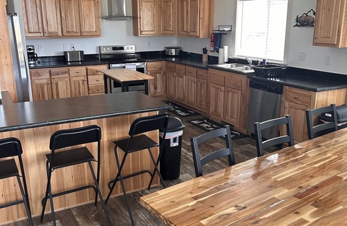 Sweetwater House | Blue Bear Retreat! Sleeps 22+, Ideal Beach Access