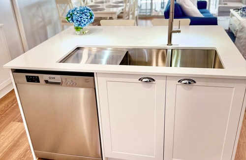 Brisbane Waterfront House | Blue Bee Cottage - beautiful brand new home!