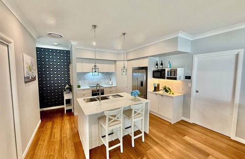 Brisbane Waterfront House | Blue Bee Cottage - beautiful brand new home!