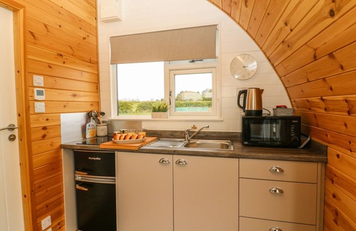 Hornsea Cottage | BLUE BELL, pet friendly, with a garden in Hornsea